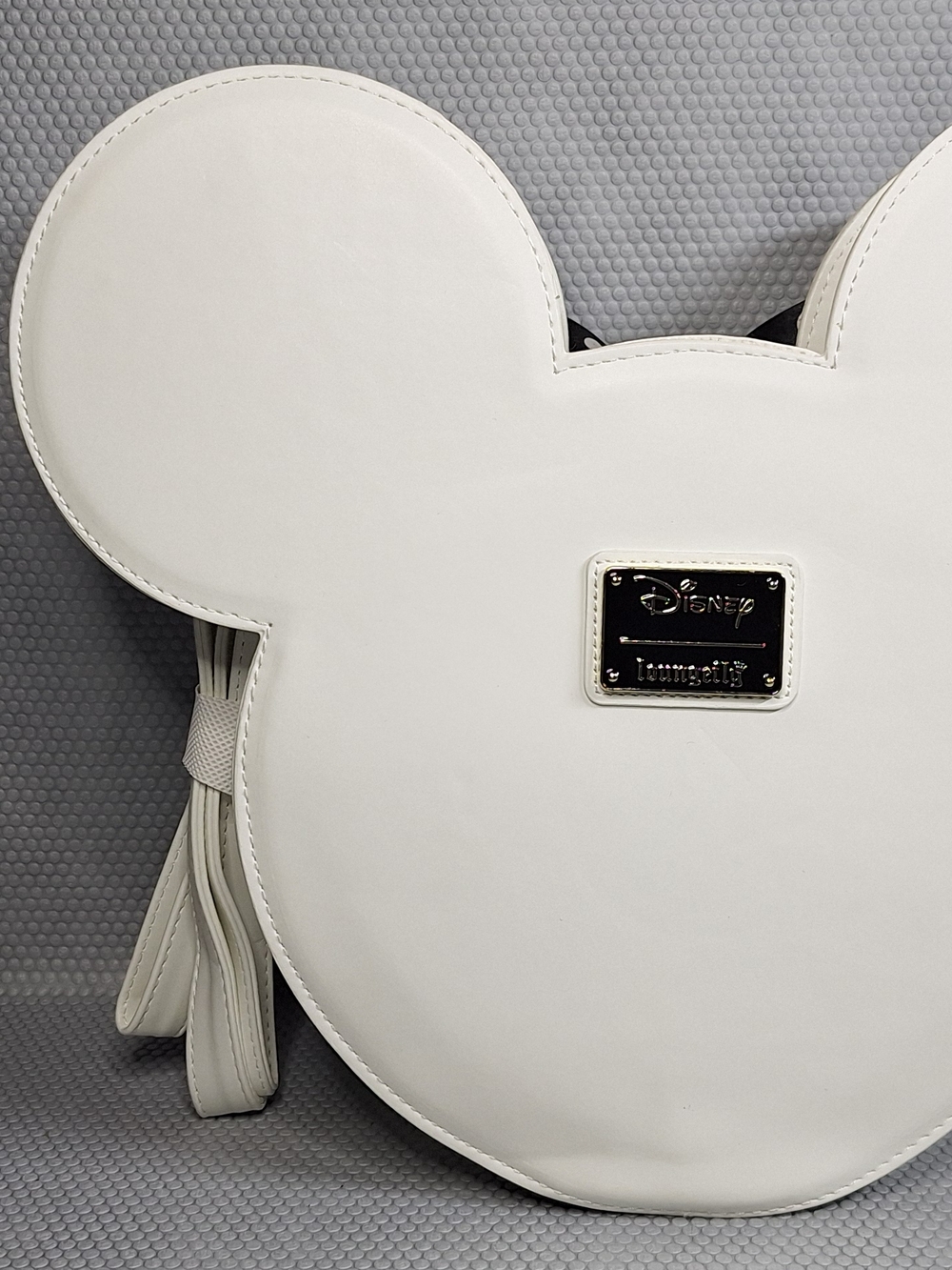 Loungefly Disney Minnie Mouse Daisy Crossbody‎ Bag- Daisy Petals, Yellow Center - Picture 4 of 9